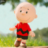 Peanuts - Figurine Snoopy (Newsprint Grayscale) ou Charlie Brown (Red Shirt), Supersize