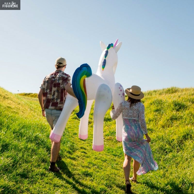 Licorne gonflable, Life-Size