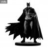 DC Comics - Figure Batman Black & White, Harley Quinn Red White & Black or The Joker Purple Craze