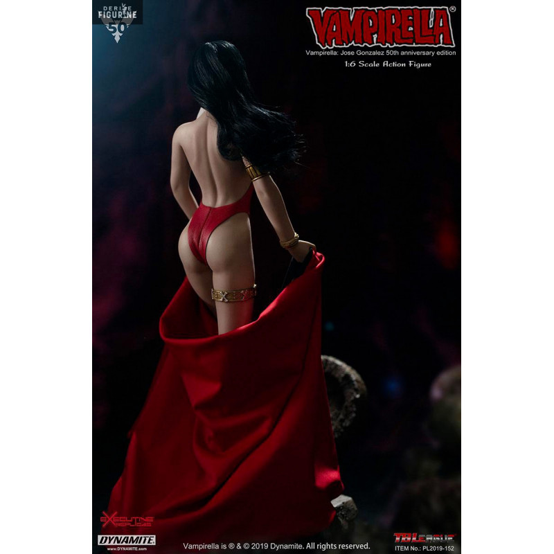 Vampirella figure by Jose...